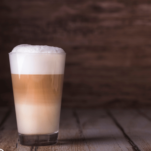 Kawa latte - lapiazzetta stogi plaża